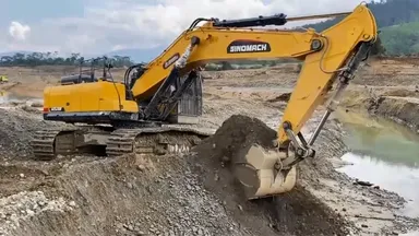 ZG520 Crawler Excavator in Operation