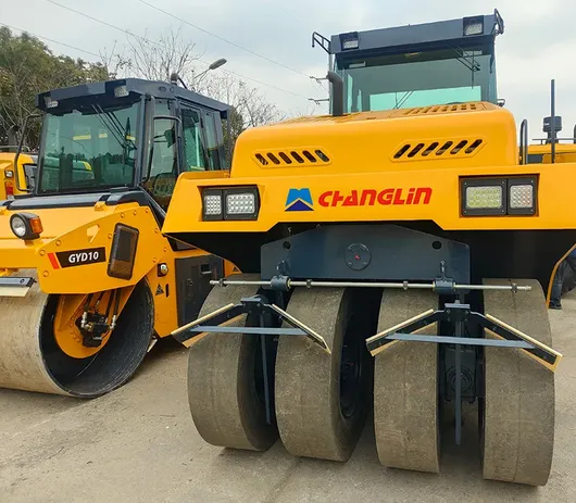 GYR16 Pneumatic Tire Roller