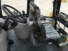 Spacious ROPS/FOPS-certified cab with wide visibility